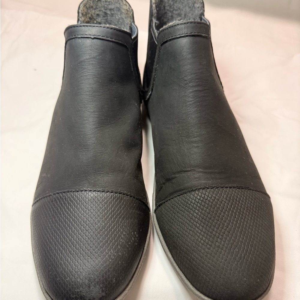 OluKai Pumehana Hulu WP Waterproof Leather Boots Women’s 9 Black - Picture 4 of 7
